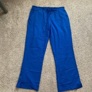 Women’s Timberland scrub pants in blue, size M